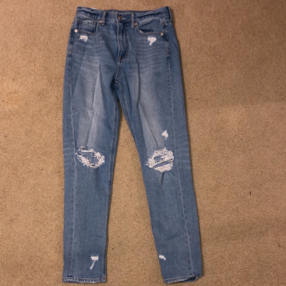 American Eagle Mom Jeans size 2 ripped